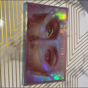 Hudson beauty retrograde makeup palette